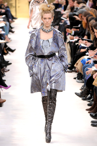 Vestido trench gris tornasolado Louis Vuitton